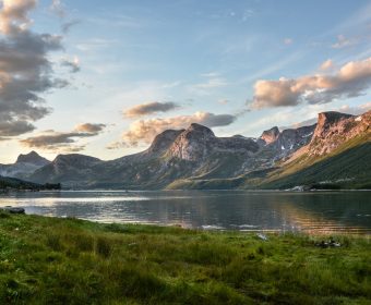 mountain-and-lake-at-sunset-135157.jpg